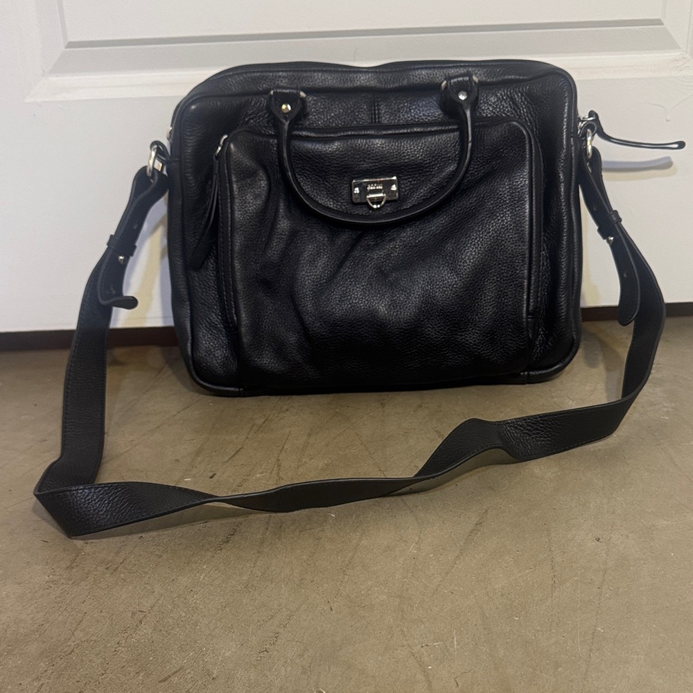 Classic Black Leather Satchel with Adjustable Crossbody Strap